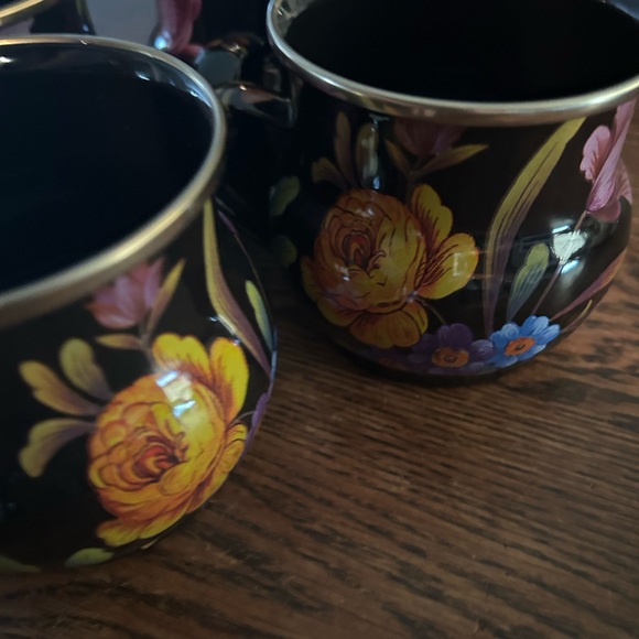 MacKenzie-Childs Black Flower Market Mugs set of 4. - Picture 6 of 7